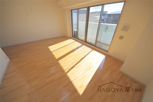 アーデン春岡 リビング