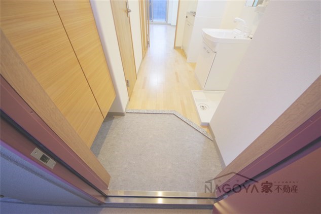 ヒルズ新栄3号館 玄関