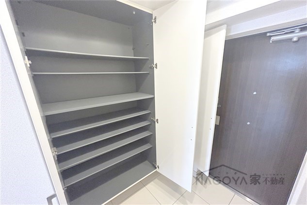 プレサンスロジェ浄心 玄関