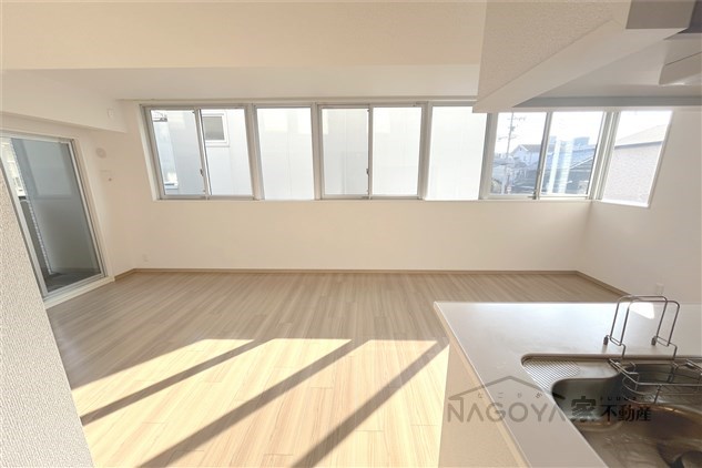 プレサンスロジェ浄心 リビング