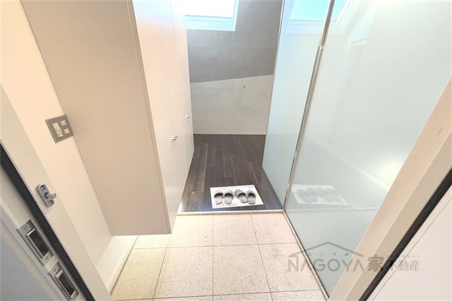 ＶＩＳＣＯＮＴＩ覚王山 玄関