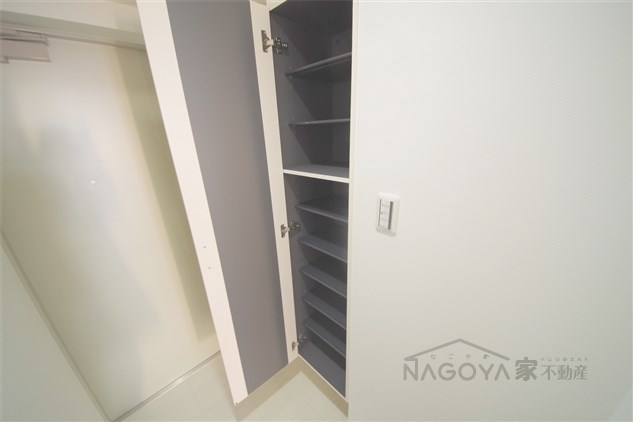 グランパークタワー 玄関