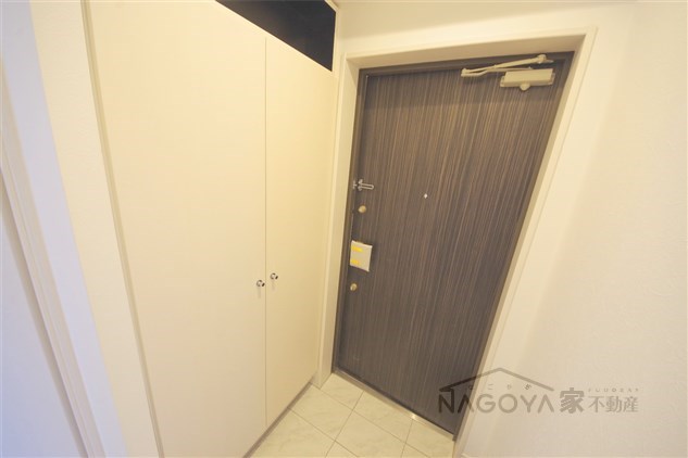 ファーストレジデンス栄 玄関