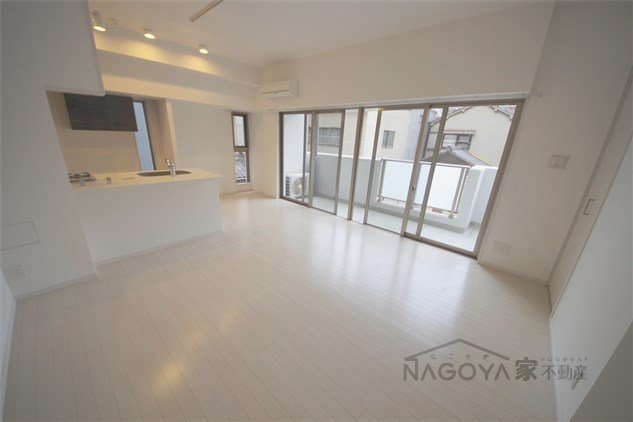 ファーストレジデンス栄 リビング