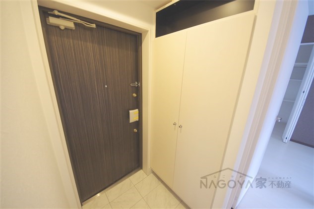 ファーストレジデンス栄 玄関