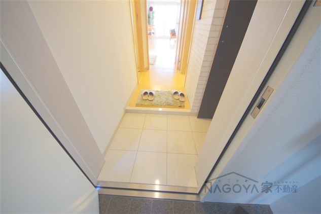 ラヴィータ泉 玄関