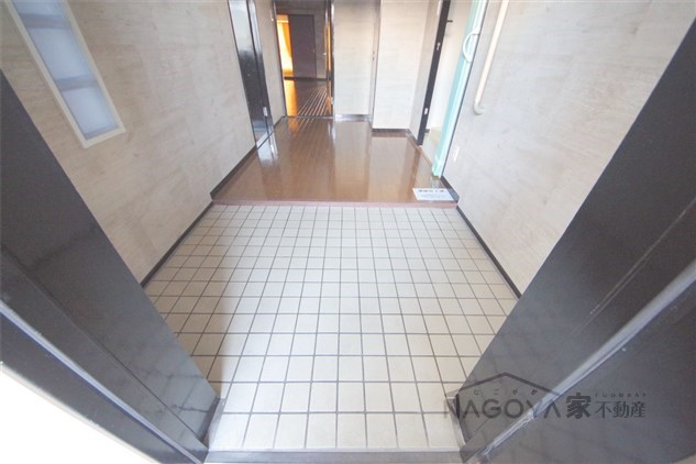 パビヨン徳川 玄関