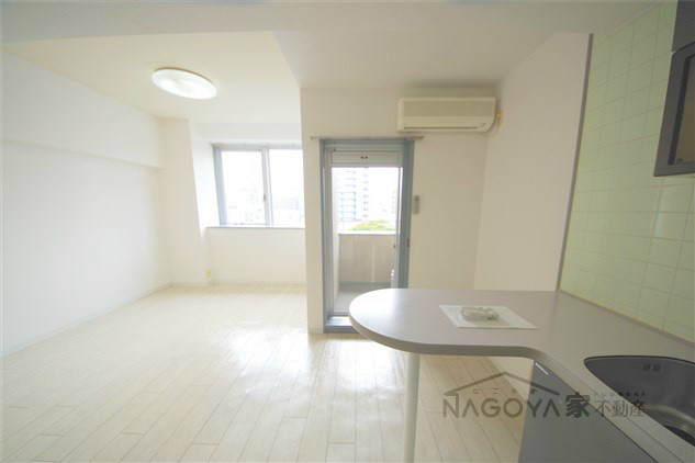 アーバンポイント新栄 リビング