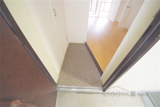 レスカール千代田 玄関