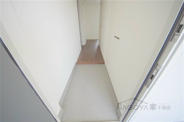 CORNES HOUSE NAGOYA 玄関
