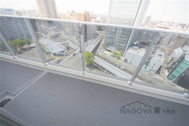 CORNES HOUSE NAGOYA ベランダ