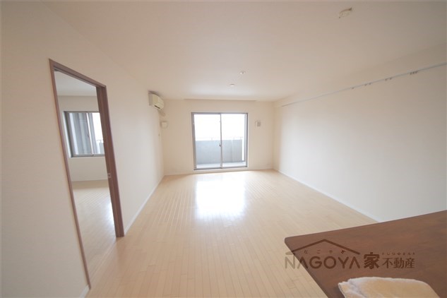 レジディア徳川 リビング