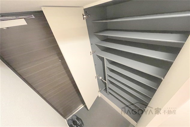 プレサンス金山デュアル 玄関