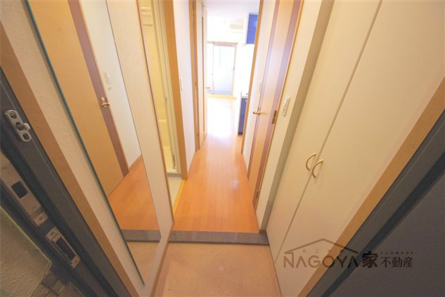 プレサンス名古屋城前 玄関