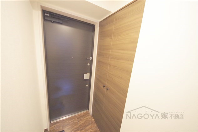 LIBERTA CARINO 玄関