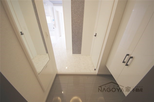 グランルクレ新栄イースト 玄関