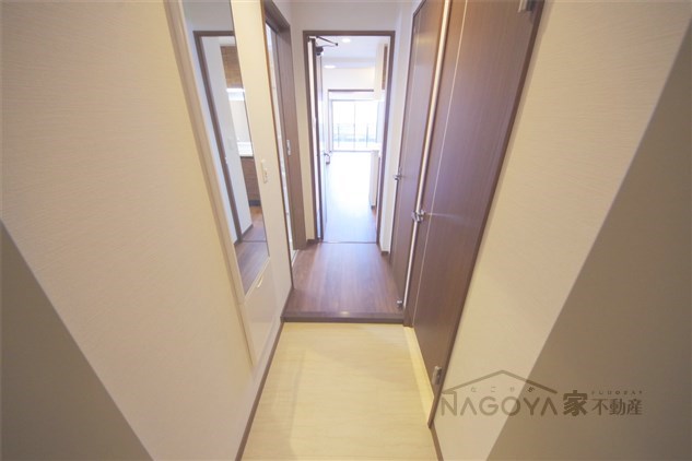 グランルクレ新栄イースト 玄関