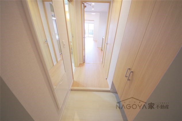 グランルクレ新栄イースト 玄関