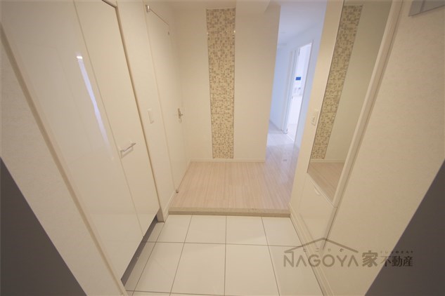 グランルクレ新栄イースト 玄関