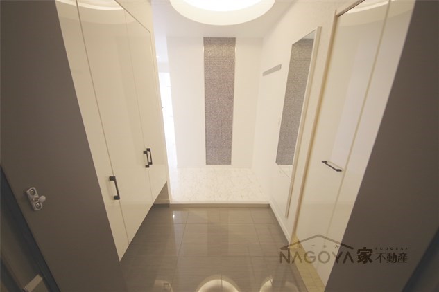 グランルクレ新栄イースト 玄関