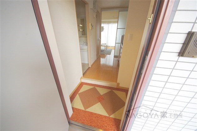 プロビデンス栄南 玄関