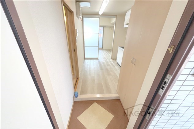 プロビデンス栄南 玄関