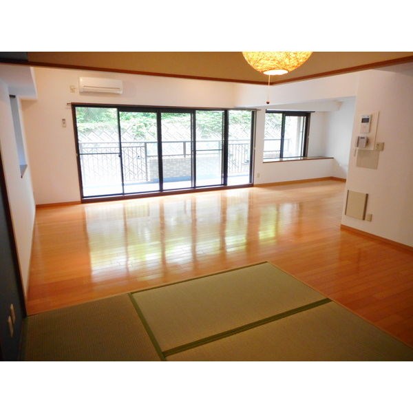 サムティレジデンス東山公園 リビング