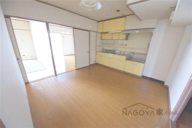 ハイツ東桜 リビング