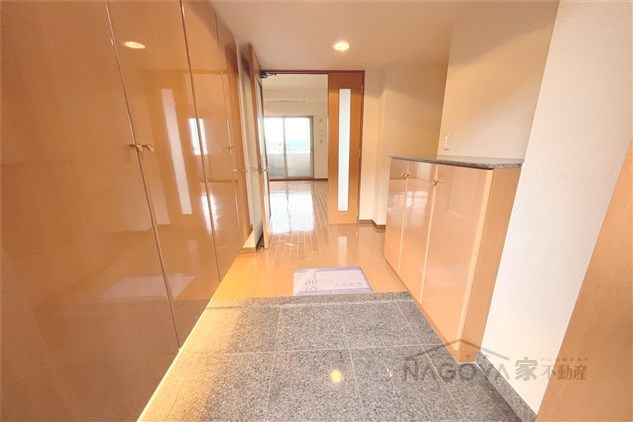 グラン・アベニュー名駅 玄関