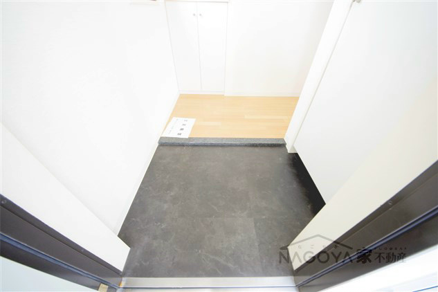 ピオーネ覚王山 玄関