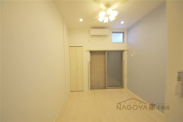 トリオネア千種 リビング