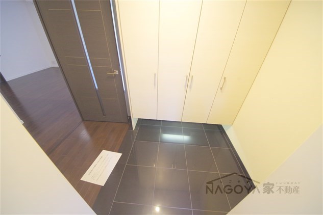 レザンドール東山元町 玄関