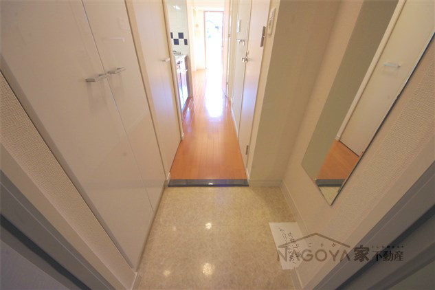 プレサンス名古屋STATIONアライブ 玄関