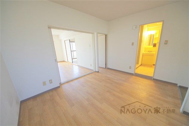 ファミール茶屋ヶ坂 リビング