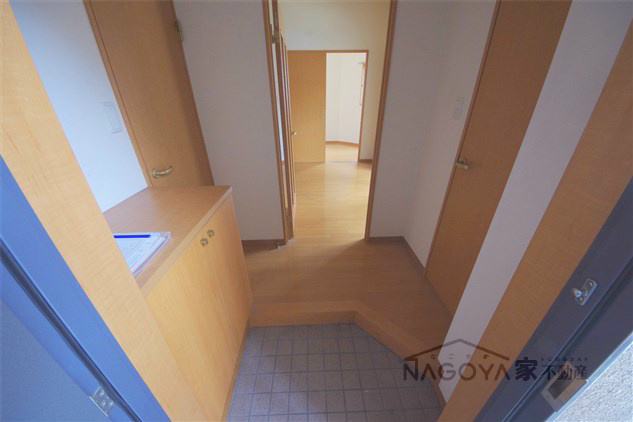 エルビューネ千種 玄関