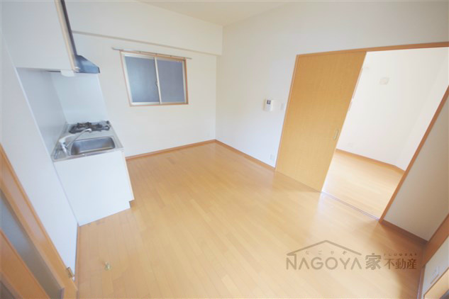 エルビューネ千種 リビング