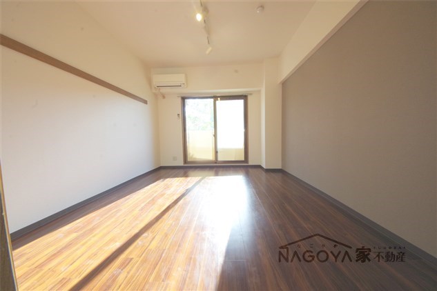 ライジングヴィラ葵 リビング