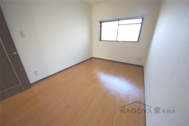 ホワイトレジデンス筒井 ベッドルーム