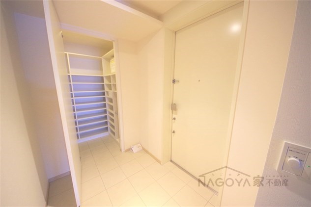 プライムメゾン富士見台 玄関