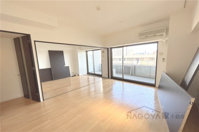 サムティレジデンス名城公園 リビング