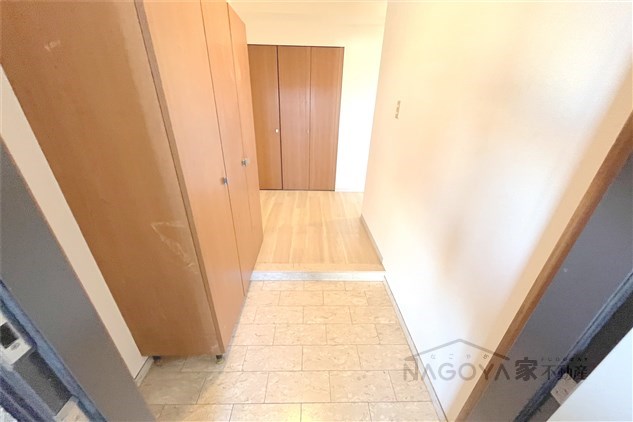 御器所サンハイツ 玄関