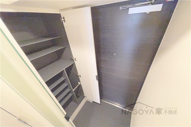 プレサンス久屋大通公園セラフィ 玄関