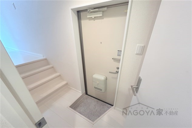 リバティー則武 玄関