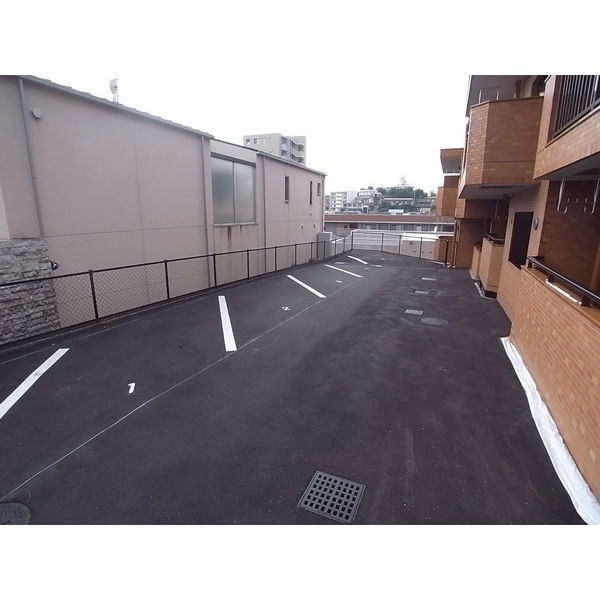 リノヴェール本山 駐車場