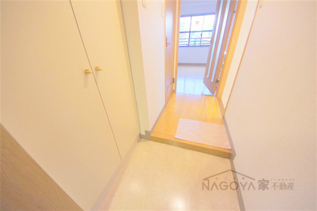 エスタシオン新栄 玄関