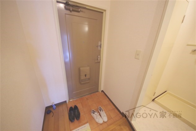 アーバンドエル杁中 玄関