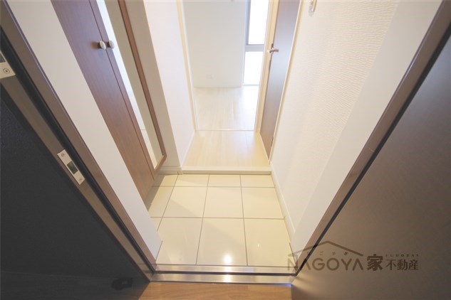 アレーヌコート金山 玄関