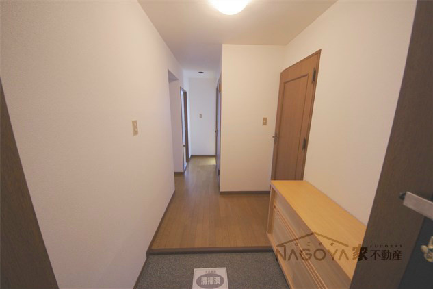 ふぁみーゆ月見坂 玄関