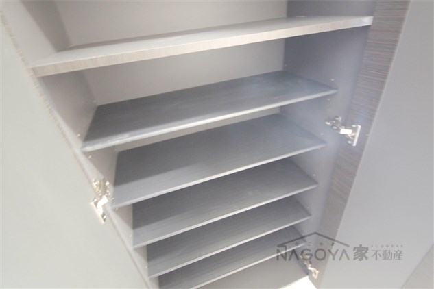 リ　ブラン東別院 玄関