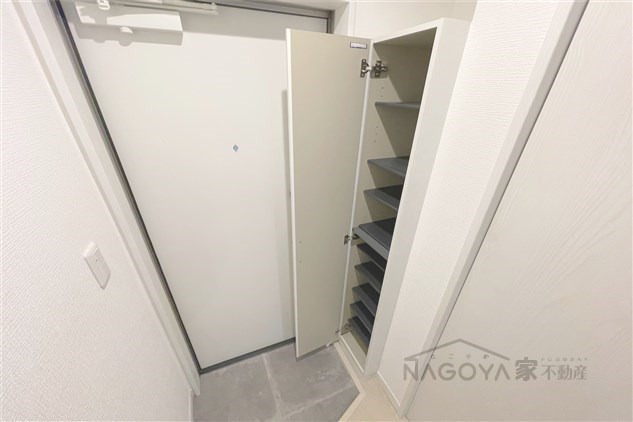 ノア名駅南 玄関